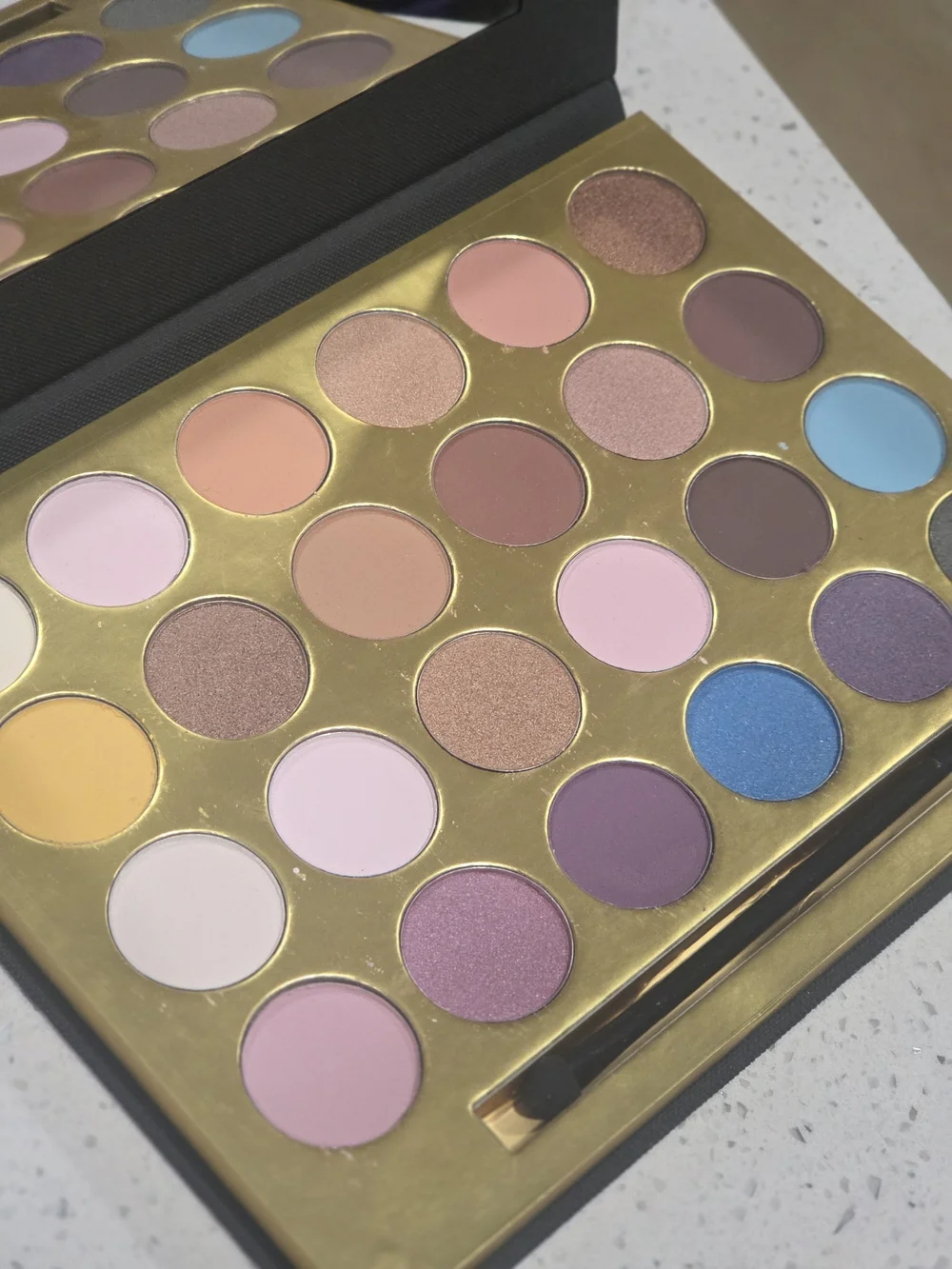 BE DENNO Neutral & Pastel Eyeshadow Palette - Multi-Color Set(24).